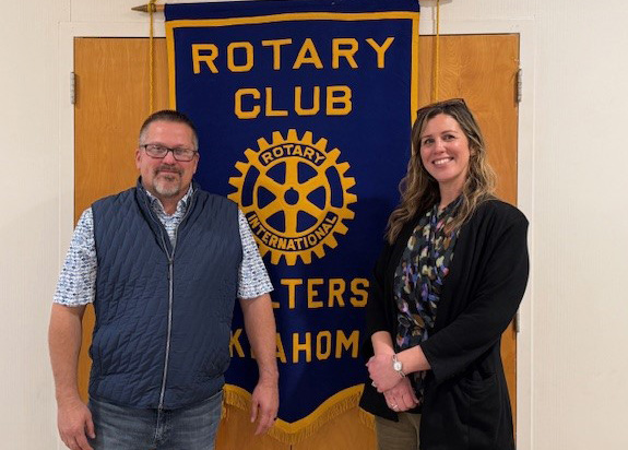 Monty Powers Presents Program To Walters Rotary Club